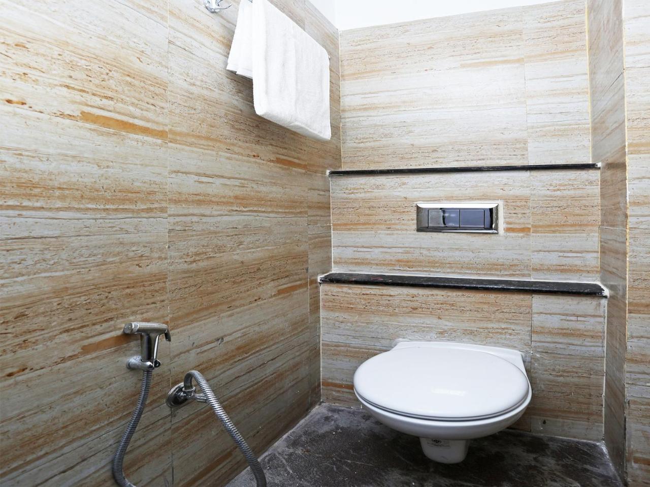 Oyo 15861 Hotel Shivganga Comfort Zone Rāipur Εξωτερικό φωτογραφία